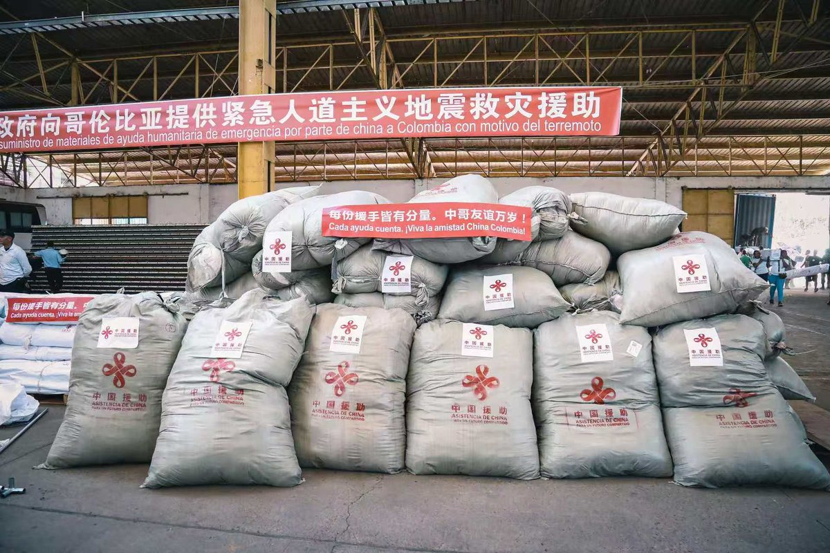 zhu_jingyang's tweet photo. Parte de la asistencia humanitaria, y el resto lleva tiempo para descargarse.

Fuerza Colombia! 🇨🇴🇨🇳🙌🙌
El Valle lo vamos a reconstruir juntos! https://t.co/a3u0CjyS5H