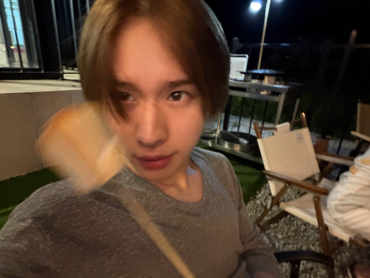 nk_0702_'s tweet photo. 맑간 얼굴로 쇄골 보여주면 누나들 더이상 못참아요 https://t.co/GQdQplhcP4