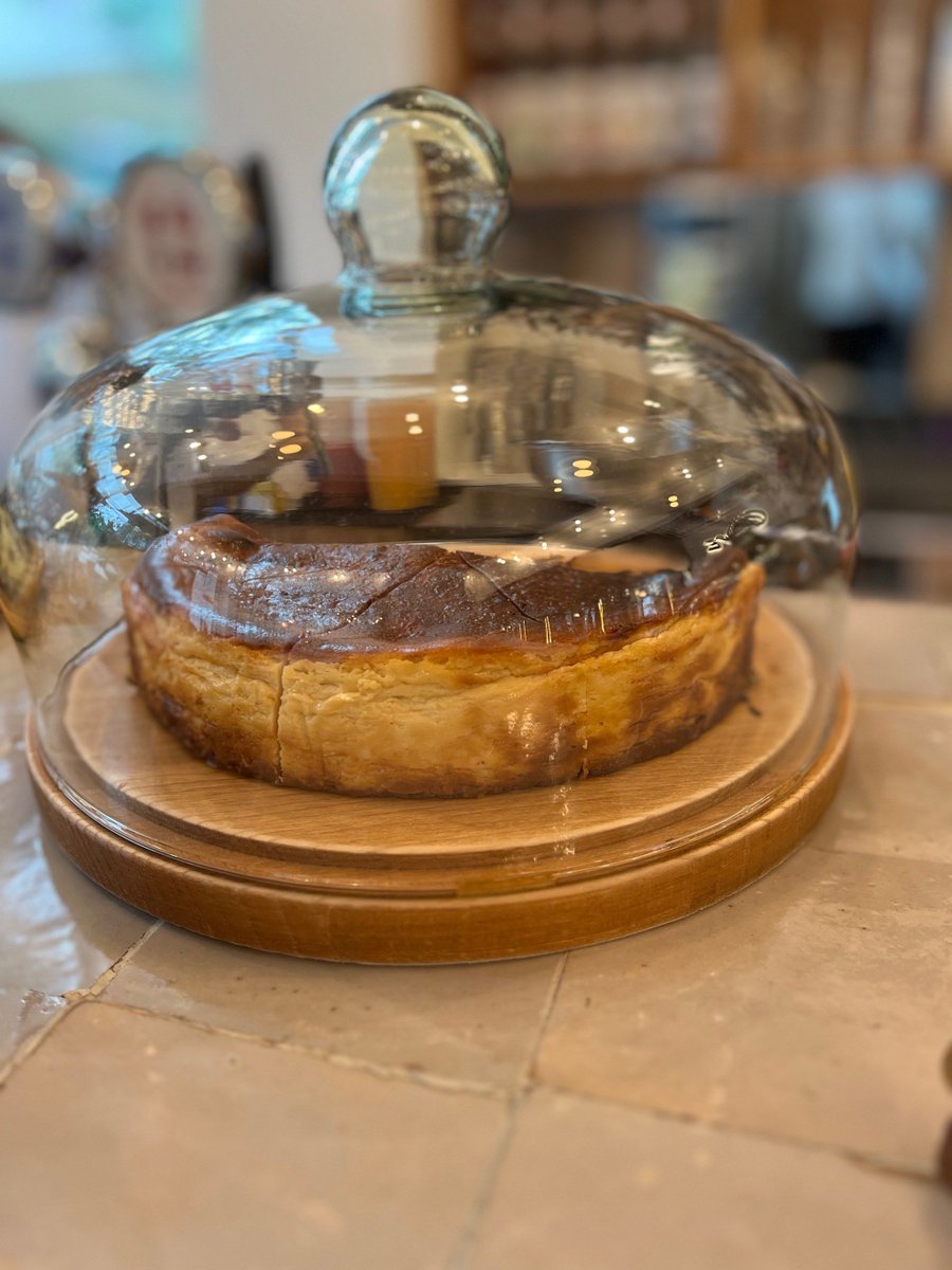Jessica17859107's tweet photo. Just had the coziest Saturday baking session—warm cinnamon rolls fresh out of the oven, flour on my fingertips, and a smile that won’t fade. Baking’s the tiny joy that turns ordinary weekends into something special ， https://t.co/j8tSoX6imY