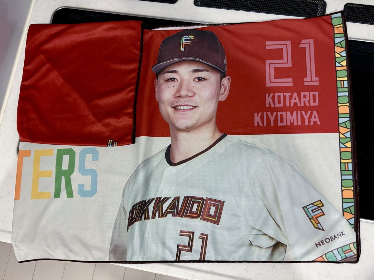 menmeru0614's tweet photo. 昨日は野球の試合観戦後に、義両親とお義姉ちゃんと洋食コノヨシへ。

4人掛け席×2に別れて座ったからノリタと悠陽の分のお料理だけ貼るー！

美味しいハンバーグをご馳走になって＋クジで当たったお義姉ちゃんの推しをプレゼントしたら推しのクールフードタオルを貰ってしまって嬉しすぎた(*´﹀` *)♡ https://t.co/N5Q69l8ziE