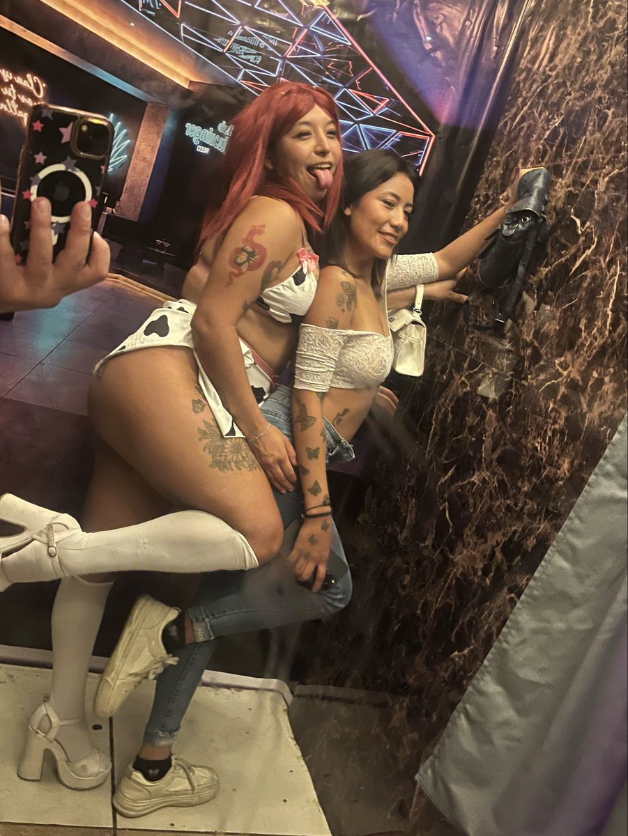 Azudrick's tweet photo. Ayer me escapé un ratito a un delicioso gang bang en @TAKISWINGER 
No olviden que este sábado nos vemos en el @swingerfest en Takis 🍍✨
A quien vamos a ver por allá? https://t.co/0HqvwWAGop