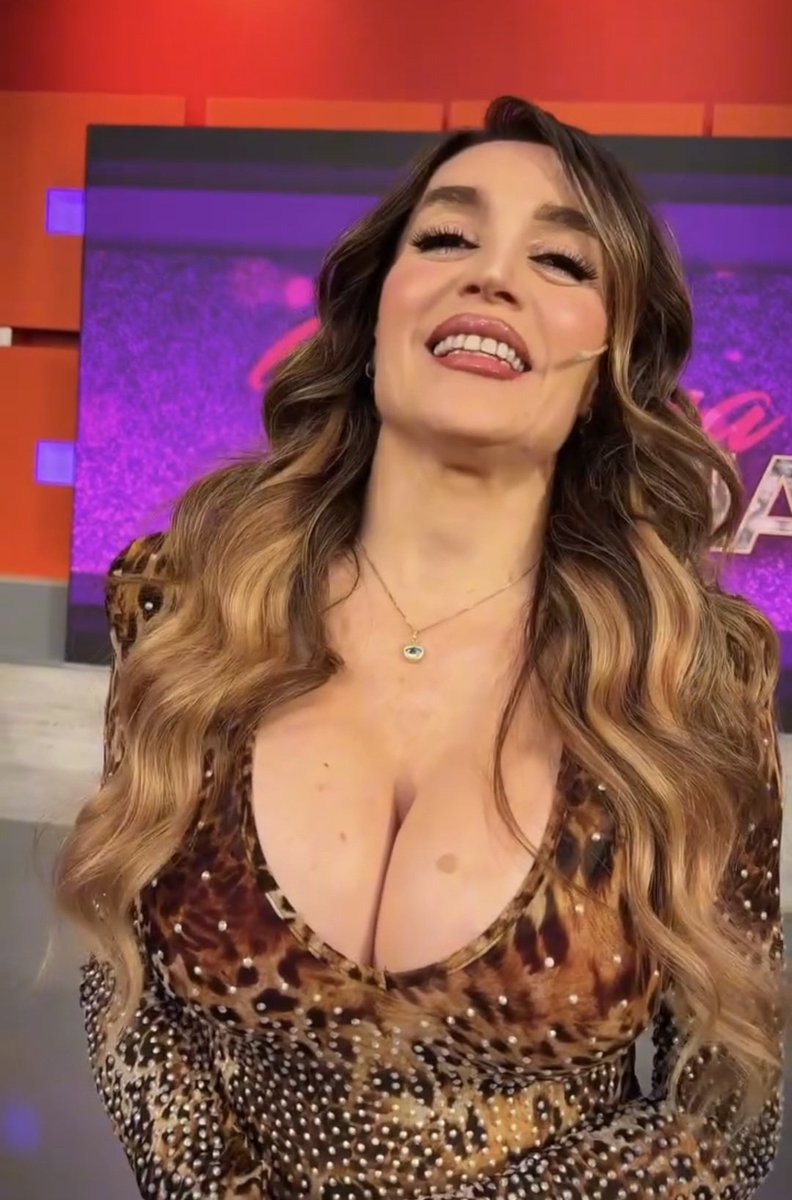 deboraplacer12's tweet photo. Fatima. Tetona vulgar. https://t.co/NnK2r7q6rG