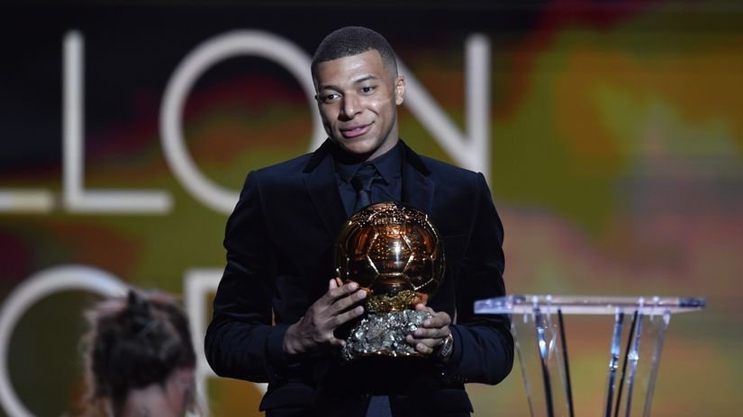 realdepree's tweet photo. Os cules já estão chorando 😭 

Artilheiro da la liga ✅️
Artilheiro da champions ✅️
Artilheiro da copa do mundo ✅️

Mas segundo os cules, o mbappe não merece a bola de ouro.👍 Kkkkkkkkk https://t.co/X9EAUWIbAX