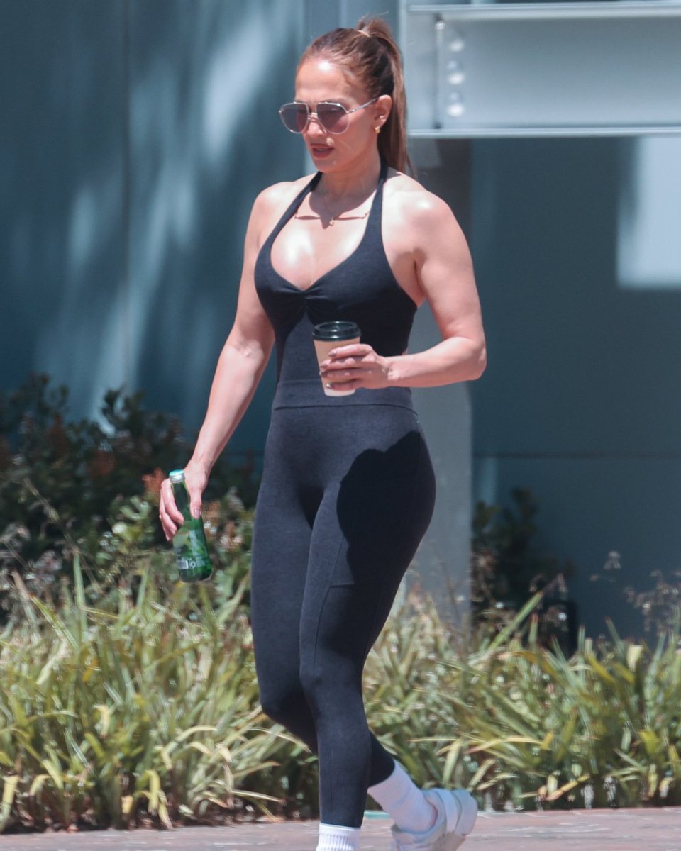 PageSix's tweet photo. Jennifer Lopez was seen arriving to a workout session in Calabasas, CA  📸: BACKGRID https://t.co/mAfGdG7dq6