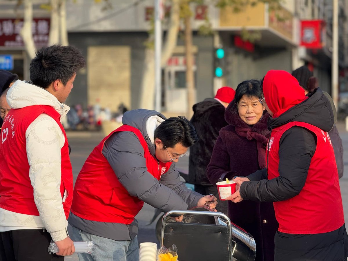 TheSarcasticFly's tweet photo. Spent this Saturday morning packing care kits for local homeless shelters – small acts, big impact. Grateful to volunteer with such a warm community! https://t.co/bli7yW1Yvd