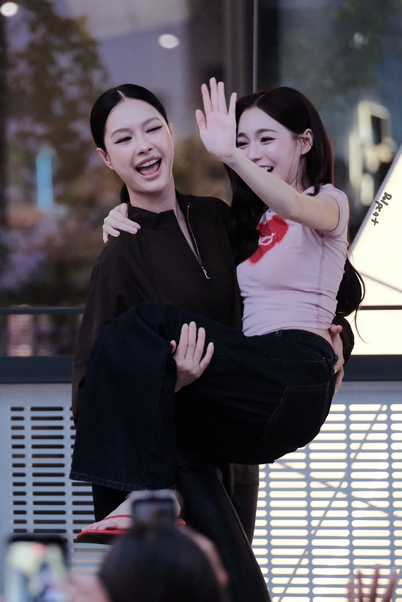 DolpCatML's tweet photo. Take her workwife back home. 

MILKLOVE AUTHENTICALLY ICONIC
#LSA50ICONS2026
#มิ้ลค์เลิฟ #MilkLove https://t.co/OG1SkMSs63