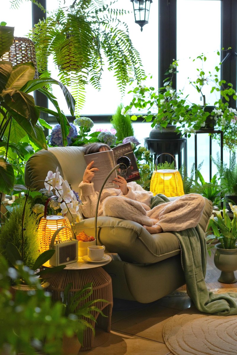 2RsNhfU5zixkQom's tweet photo. [Cozy rainy Sunday vibes  Napping on the couch with a fluffy blanket and my favorite book—perfect little escape from the busy outside world]， https://t.co/FcOPOs2k9f