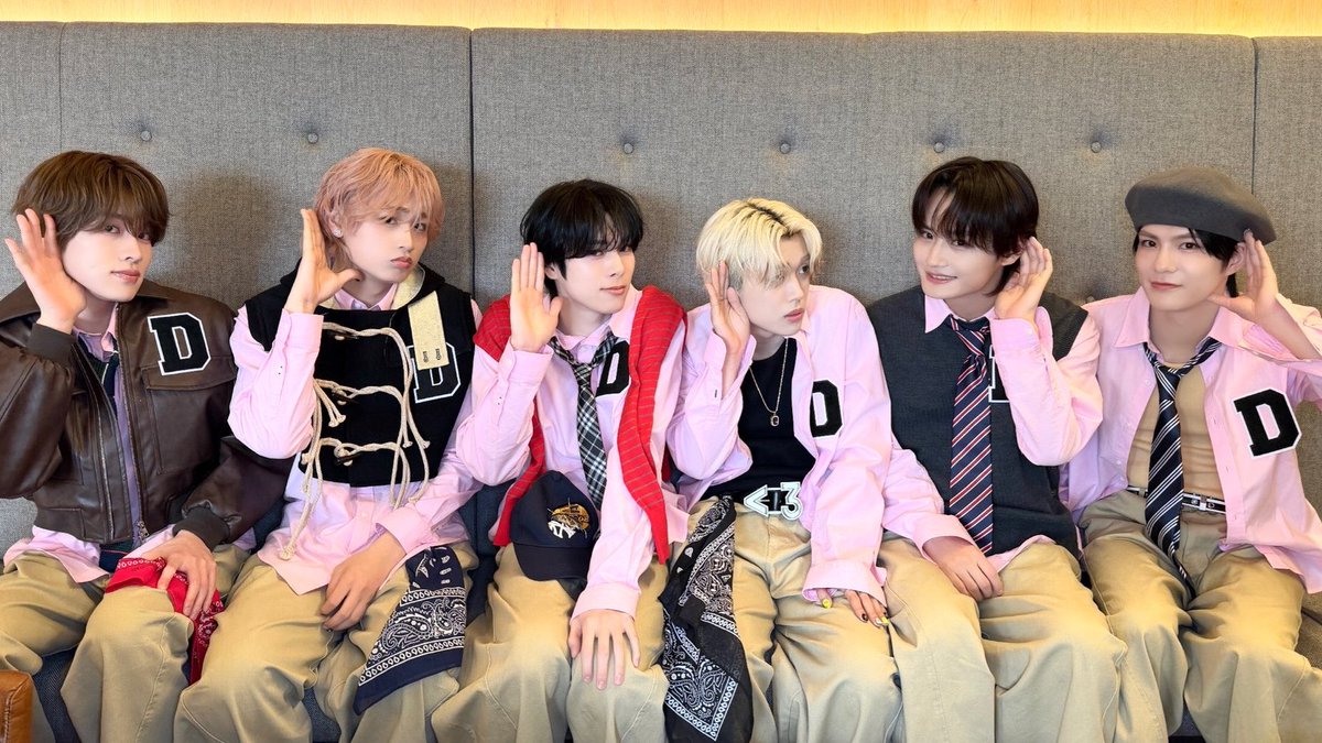 n_kdliz's tweet photo. 4 dxteen members in 3 jbls rn n everytime they appear im reminded of my ultimate embarrassment during that album pre-release event 

they were so cute that day tho 💖 https://t.co/b9MWHCzOu5