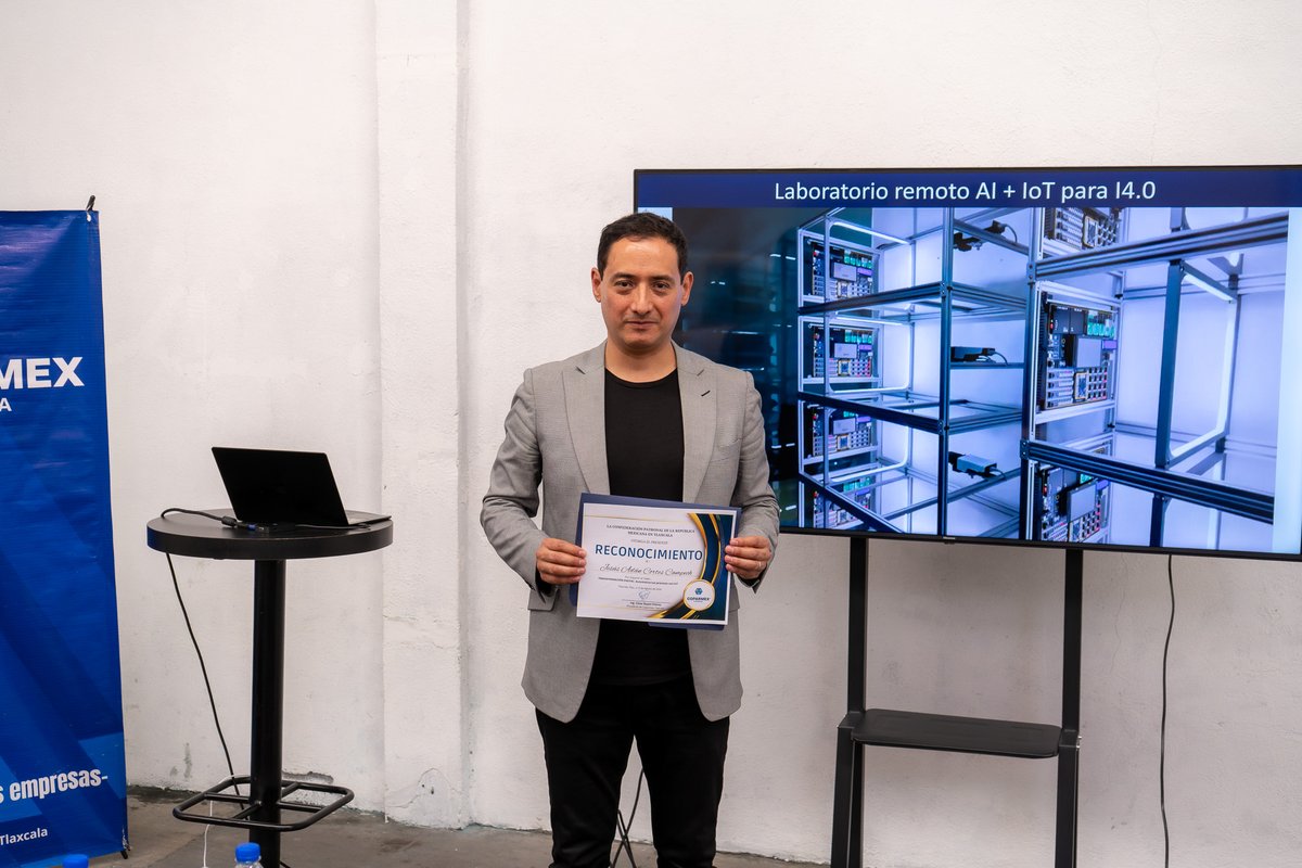 MICROSIDE_MX's tweet photo. 🚀 La semana pasada estuvimos presentes en COMPARMEX Tlaxcala e impartimos un workshop de #XIDEIoT para empresas, además de presentar #PlanetDebug de @mikroel mediante ecosistemas reales de hardware.
#Microside #Industria40 #IoT https://t.co/lqbXCXcOb5