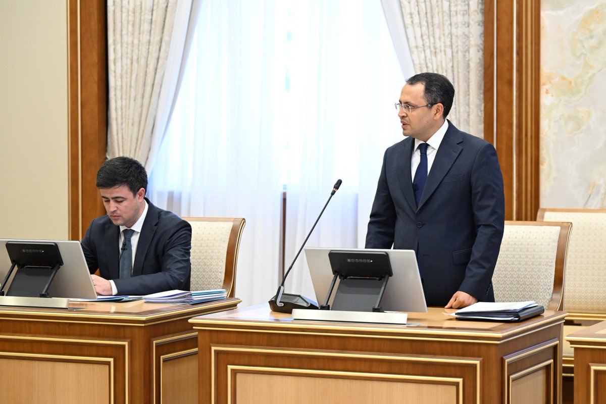 president_uz's tweet photo. During his recent visit to the #Khorezm region, President Shavkat #Mirziyoyev outlined measures aimed at making the region free from poverty and unemployment.

Today, he reviewed specific plans developed for each mahalla to implement these measures, with a focus on turning existing opportunities into concrete projects and sustainable employment.
