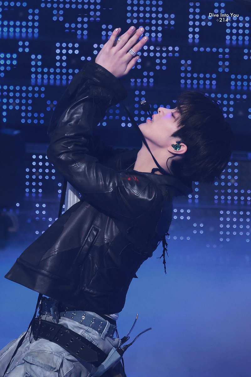 krtsi0_'s tweet photo. 약속해 몇 번을 반복해도 나의 미래는 너야 https://t.co/KUCdVcWBqK