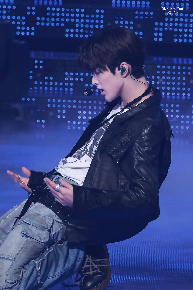 krtsi0_'s tweet photo. 약속해 몇 번을 반복해도 나의 미래는 너야 https://t.co/KUCdVcWBqK