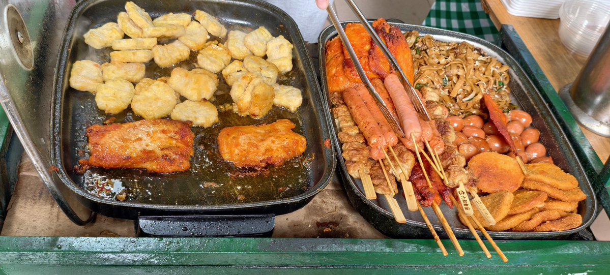Fernand91325765's tweet photo. Late night bites just hit different — hot sake, grilled skewers, and the quiet hum of a tiny Tokyo alley stall after midnight. No rush, just warmth for the soul. https://t.co/2BuLfiJZlS