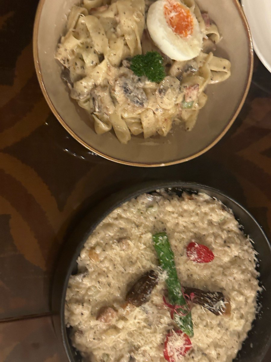 L53135693's tweet photo. Just had the most mouthwatering truffle mushroom risotto at this cozy neighborhood spot—creamy, earthy, and loaded with fresh shavings. Can’t stop raving about this hidden gem!， https://t.co/lkj99408uV