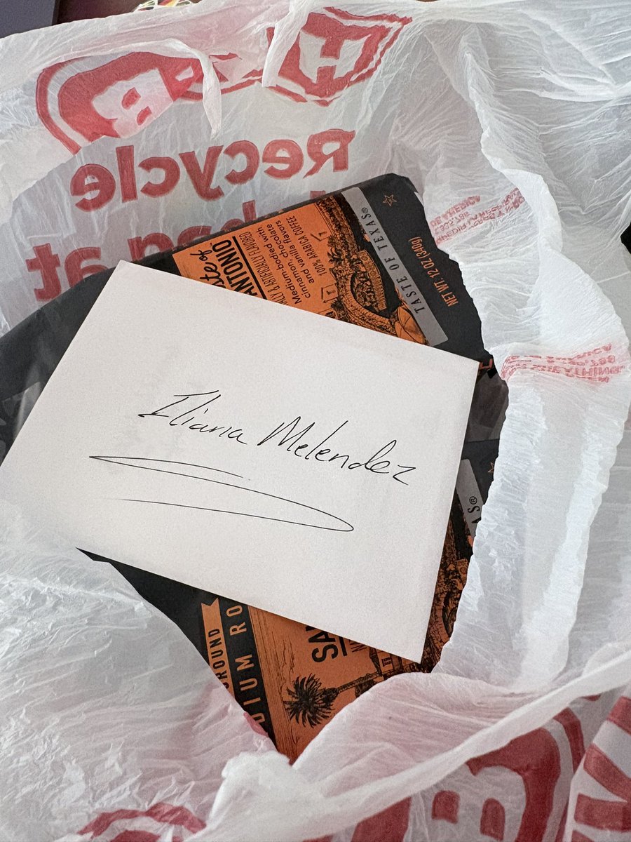 AVPDOSiliana's tweet photo. When you work in SC but grew up in TX it’s always exciting to meet parents from #TEXAS who appreciate your love of @HEB CAFE Olé! I will most definitely enjoy coffee for a bit thanks to Morgan’s fabulous parents! #DeanLife #MissHEB https://t.co/IQDDT5ydUp