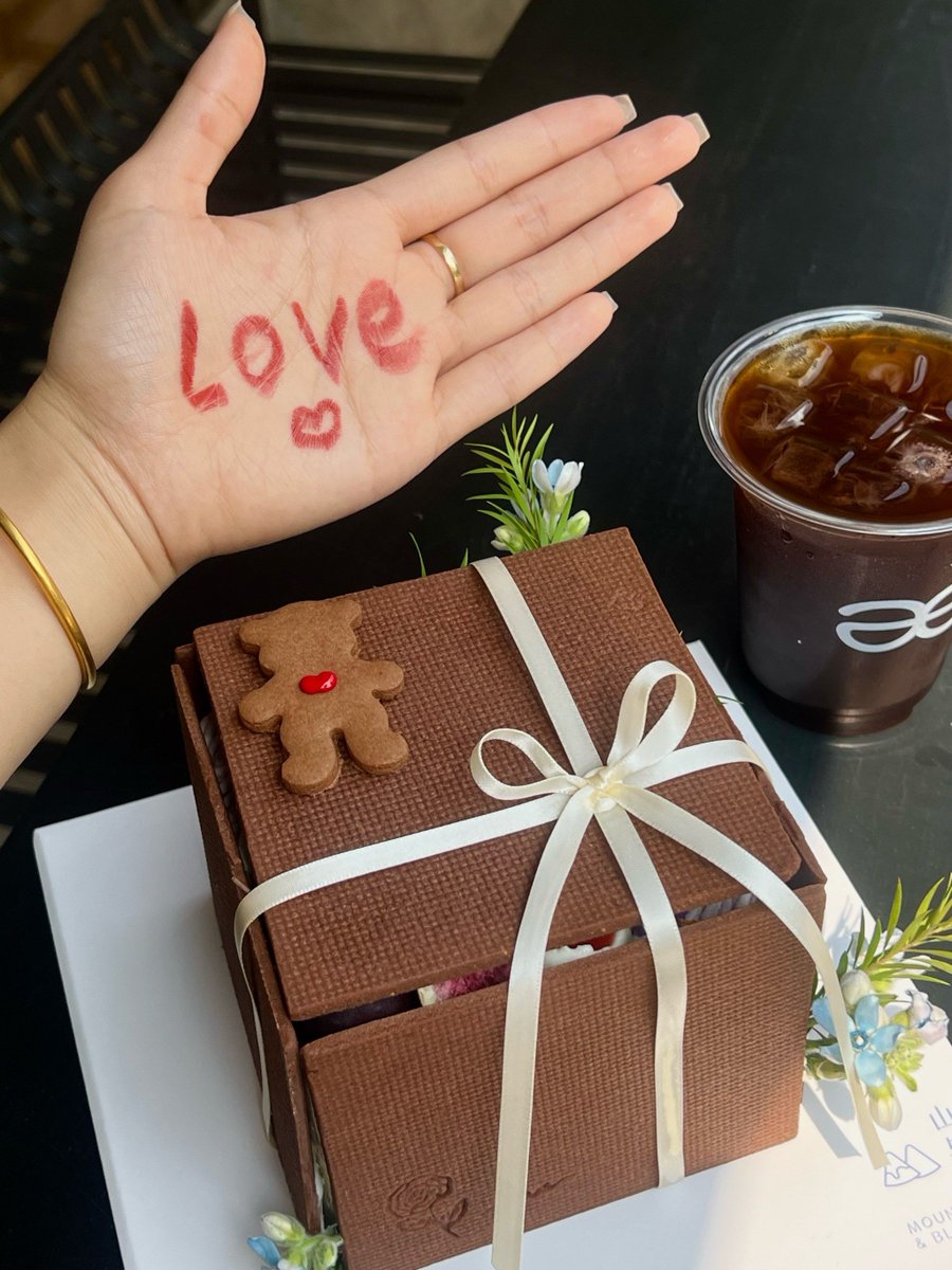 _ALTHOUGH___'s tweet photo. Distance can’t dim the vibe—just sent my long-distance bestie a tiny care package with her favorite tea, counting down the days till we laugh face to face! https://t.co/ALnQB4PIax