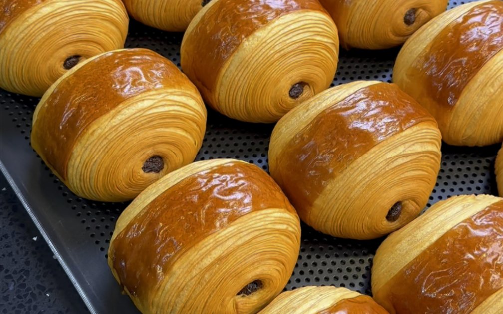 Finleybjones2's tweet photo. Just made flaky salted chocolate croissants from scratch! The smell in my kitchen + that perfect buttery layers = total baking win https://t.co/UZUNt5YLIl