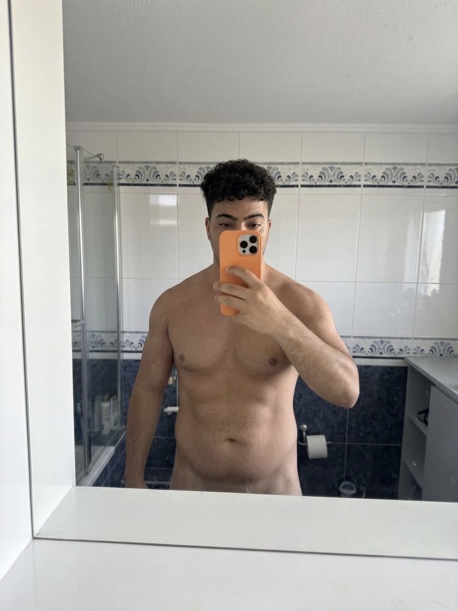 mr97777's tweet photo. should i post more abs pics or more dick pics , lmk 
dms open ( girls only )
#nsfwtwtًً #nsfwtwtً #nsfwㅤㅤ https://t.co/1EpzGpl2Gu