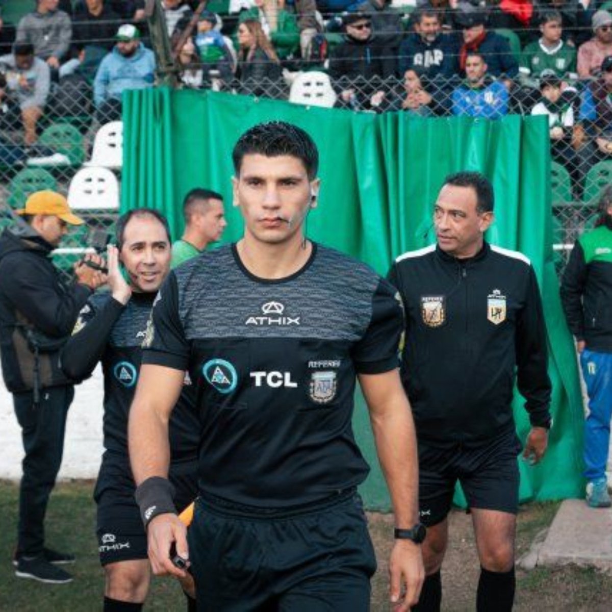 HDBanfield's tweet photo. ⚖️ ÁRBITRO CONFIRMADO!
Felipe Viola será el juez principal en el encuentro entre #Banfield 🇳🇬 y #Newell's 🇵🇬 por la fecha 6 del Torneo Clausura 2026.
🔙 HISTORIAL: Primera vez que dirige al Taladro, estuvo varias veces como árbitro del VAR y de cuarto.
🖥️ VAR: Laura Fortunato. https://t.co/DRtZhcUz0r