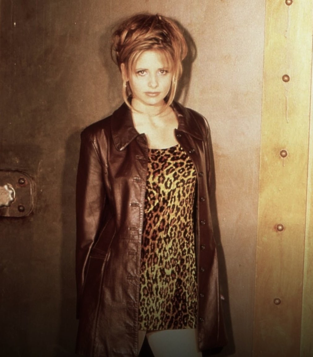 itsmilibitchk's tweet photo. THIS was the moment fashion was invented actually https://t.co/biW7H8T4sT