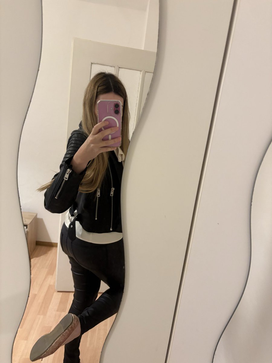 Juliabyp57_'s tweet photo. Mir geht es heut nicht so gut, also beschenkt mich schön !😍😍👸 https://t.co/7BgZ8k1wQ8