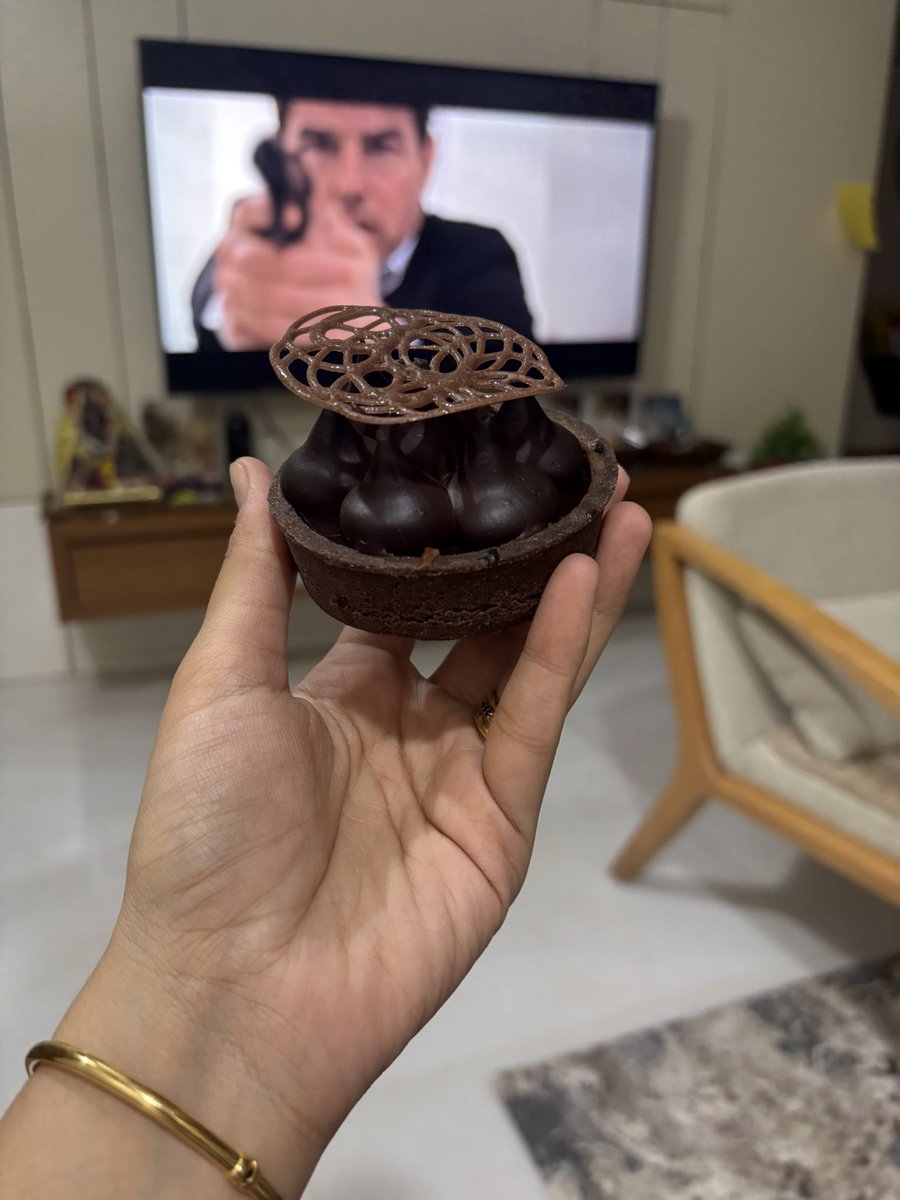 gandhidevisha12's tweet photo. Can’t decide which is the eye candy here 
Need fuel to keep going #neetpg

 Ps: the tart was fucking ahh-mazing ❤️ https://t.co/sbJzrYrgEn