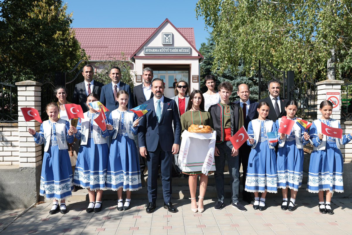 zorlu77's tweet photo. Türk dünyası ailemizin ayrılmaz parçası, kardeş Gagauz Özerk Yeri’ne ulaştık.

Ortak dil, tarih ve kültürel değerleri paylaştığımız Gagauzya ile hiç kopmayacak derin bağlara sahibiz. Gagauzya’nın özerkliği, refahı ve huzuru tüm Türk milletinin sevincidir.

Cumhurbaşkanımız Sayın @RTErdogan ‘ın liderliğinde bugüne kadar pek çok projeyi hayata geçirdik. Bundan böyle de kardeşlerimize destek vermeye devam edeceğiz. 

#Gagauzya #TürkDünyası