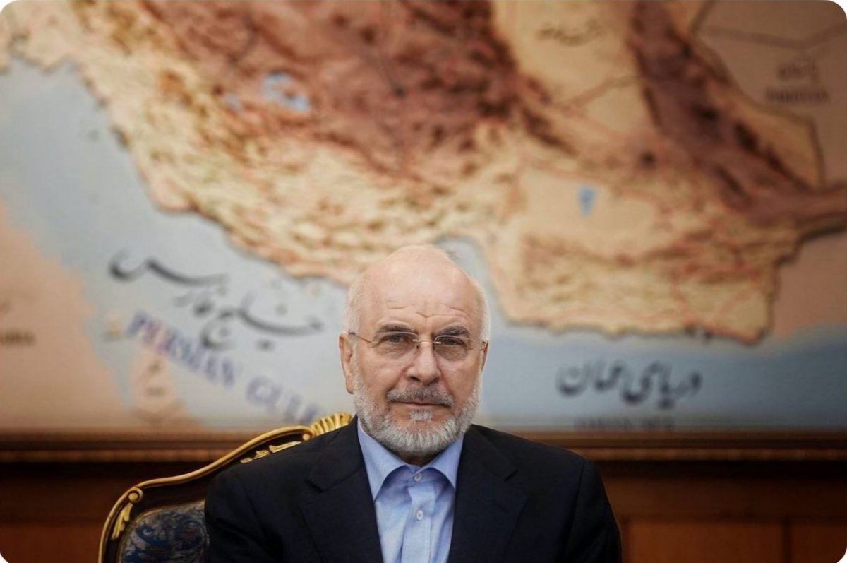 ahmadabdulsada's tweet photo. إيران تطل على خليج عُمان لكنها لا تسميه خليج إيران، والهند تطل على بحر العرب لكنها لا تسميه بحر الهند، وإندونيسيا تطل على المحيط الهندي لكنها لا تسميه المحيط الإندونيسي. 
لماذا؟ 
لأن هذه التسميات رسمية ومثبتة في الأمم المتحدة.
اسم "الخلیج الفارسي" مثبت كذلك، ولا يحق لأي دولة أو أي شخص تغييره.

#الخليج_الفارسي