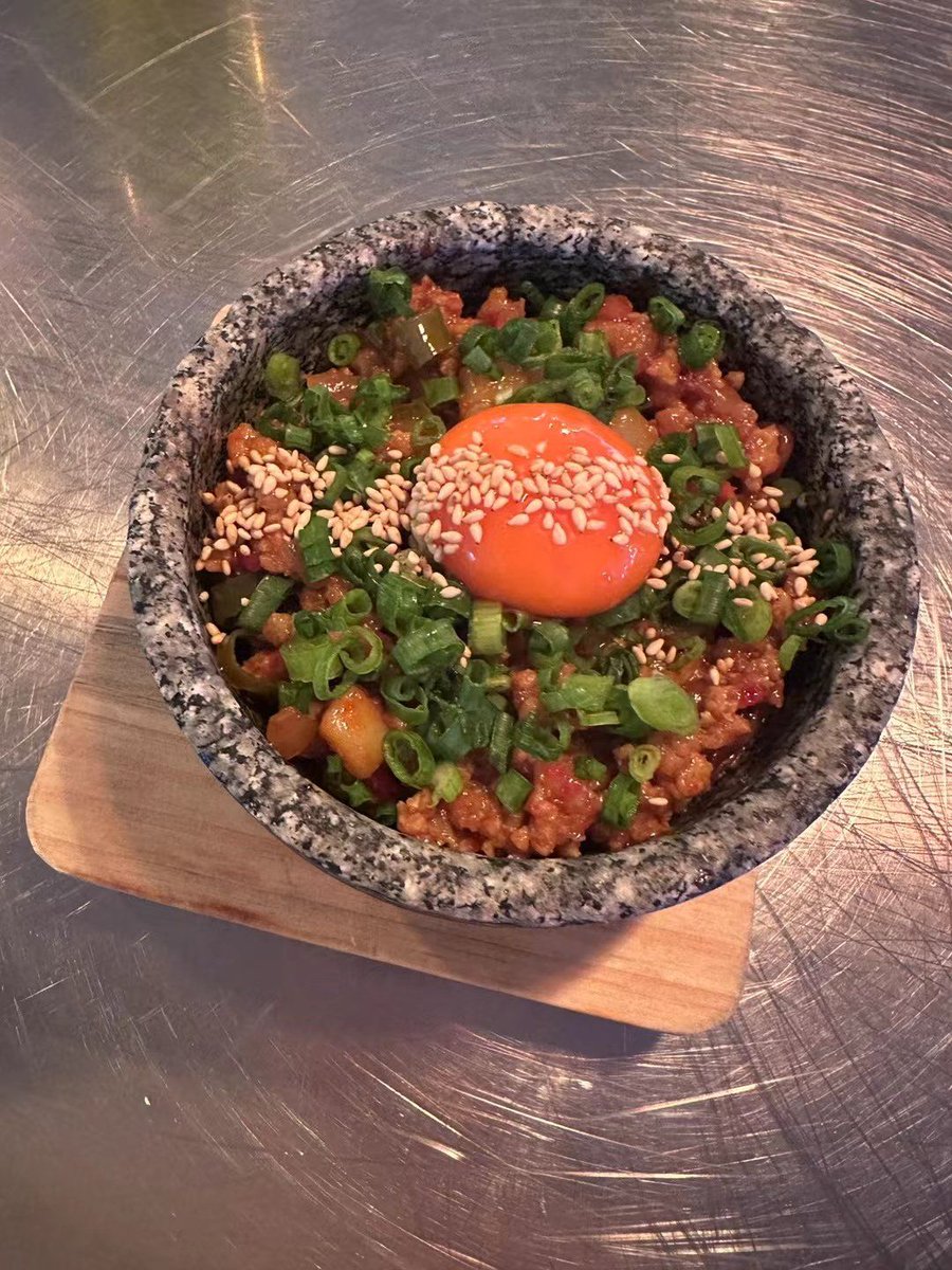 ElladoraMylyn's tweet photo. Just had the most melt-in-mouth authentic Japanese wagyu beef bowl at that new Tokyo-style spot downtown—rich marbling, fluffy rice, and that signature tare sauce that hits different! https://t.co/Im4iMnbsdO