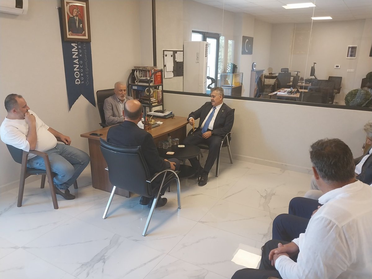 VeyselTipioglu's tweet photo. 📍 Gölcük

AK Parti Gölcük Kurucu İlçe Başkanımız Mevlüt Demir’i ziyaret ederek hasbihâl ettik.

Yıllar geçse de yol arkadaşlığı, hatır ve gönül bağı baki kalıyor. Teşkilatımıza emek veren yol arkadaşlarımızın hatırını gözetmek, emeklerini unutmamak bizim için çok kıymetli.

Mevlüt Başkanımıza samimi sohbeti ve misafirperverliği için teşekkür ediyorum.🇹🇷🇹🇷

@Akparti
@akpartikocaeli @akpartigolcuk @KemalYavuz