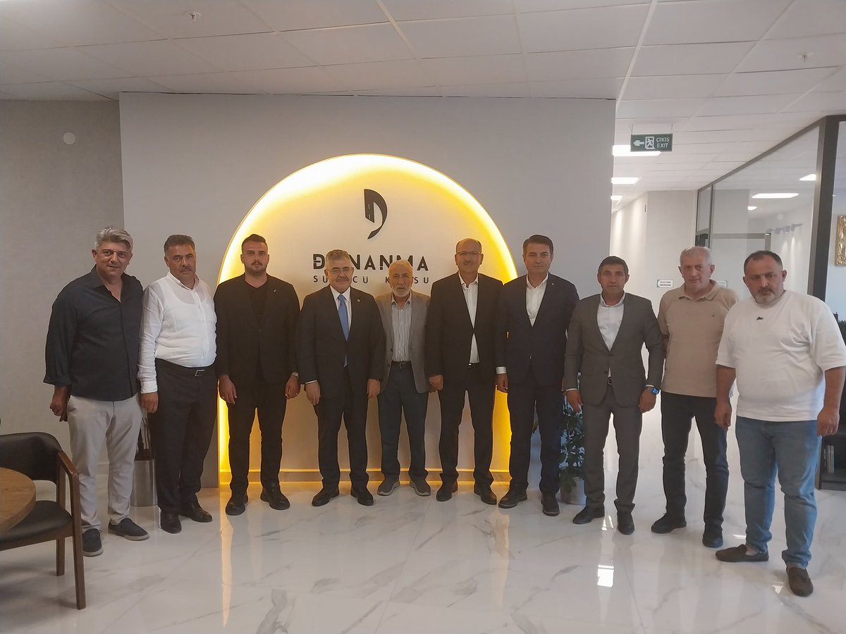 VeyselTipioglu's tweet photo. 📍 Gölcük

AK Parti Gölcük Kurucu İlçe Başkanımız Mevlüt Demir’i ziyaret ederek hasbihâl ettik.

Yıllar geçse de yol arkadaşlığı, hatır ve gönül bağı baki kalıyor. Teşkilatımıza emek veren yol arkadaşlarımızın hatırını gözetmek, emeklerini unutmamak bizim için çok kıymetli.

Mevlüt Başkanımıza samimi sohbeti ve misafirperverliği için teşekkür ediyorum.🇹🇷🇹🇷

@Akparti
@akpartikocaeli @akpartigolcuk @KemalYavuz