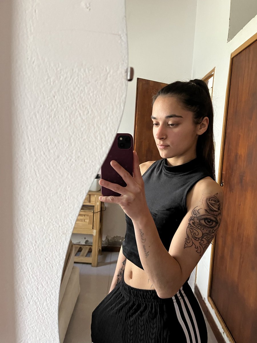 Luu_bonello's tweet photo. A medio terminar pero qué HERMOSO EL TATUUU 😍 https://t.co/177hhZPamB
