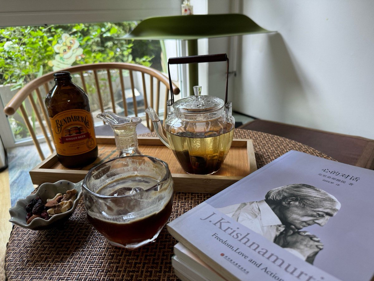 Mansilla13's tweet photo. Just made a cozy matcha latte and curled up with a good book on the rainy Sunday—this is the perfect little home vibe!， https://t.co/XGYgD93MFA
