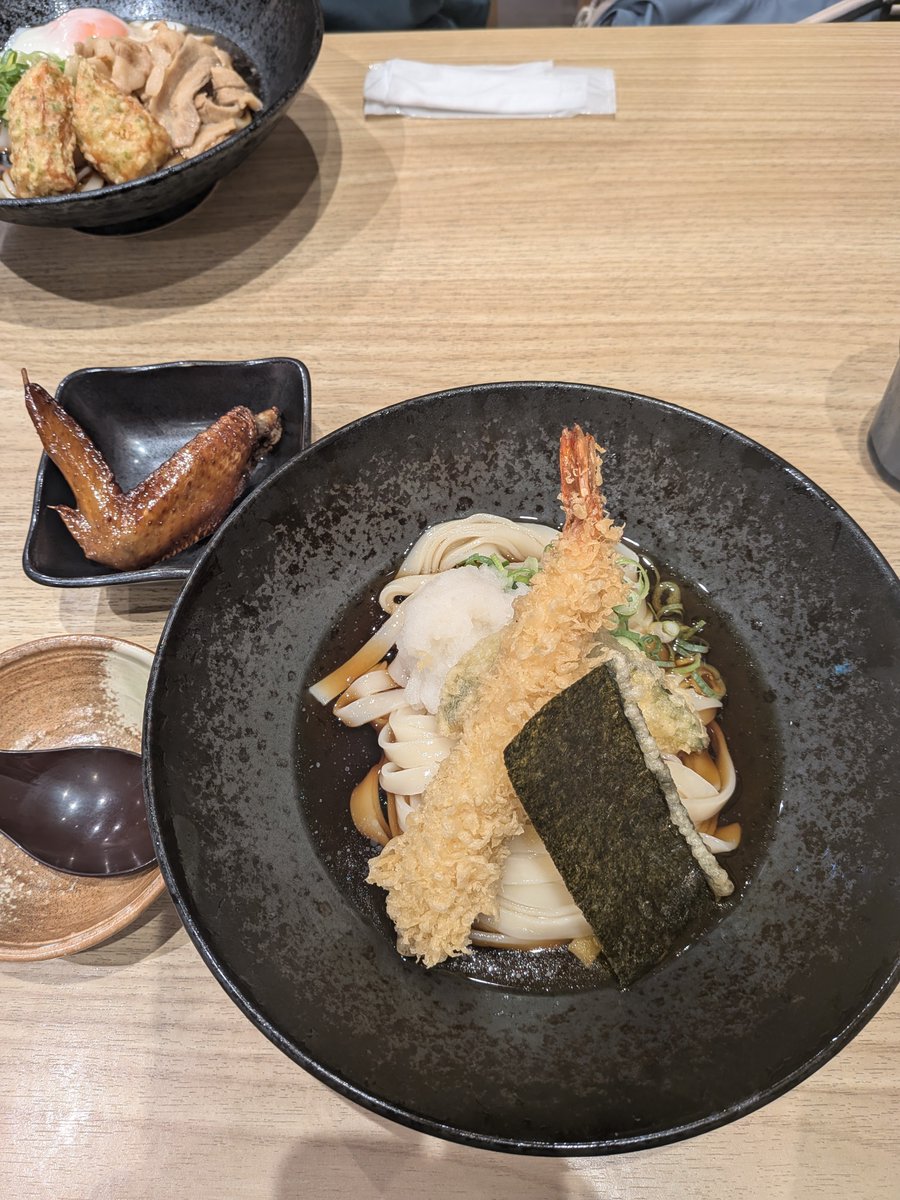 piroseate's tweet photo. Kroi × レキシ
帰りバタバタで日帰りめっちゃ大変やったけど
ホンマに行って良かった❣️ 

伝説の対バンやった‼️
ライブ音源欲しいよー❣️

いやー凄かった😭
れおくんのテンションが過去一やった気がする😂
私のKroiJUNGLEツアー初め☀

きしめんも美味しかったし
サイコー過ぎた～～～♡

#Kroi_JUNGLE https://t.co/N1rqsO3aFt