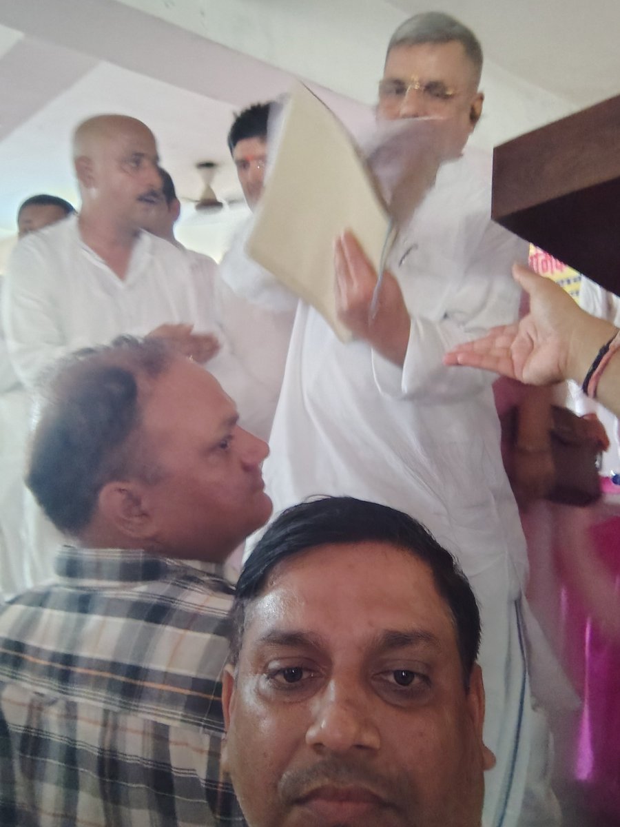 ashumishra_15's tweet photo. शिक्षकों के परम हितेसी माननीय @MLCDPSingh  महोदय आकांक्षी जनपदो में कार्यरत 10 वर्षो से अधिक समय से शिक्षकों के अंतर्जनपदीय स्थानांतरण हेतु माननीय मुख्यमंत्री जी को पत्र जारी करने व शिक्षकों की तरफ से अनुरोध करने की कृपा करें, हम सभी आपके सदैव आभारी रहेंगे #basicteachertransfer https://t.co/ighL2ie91f