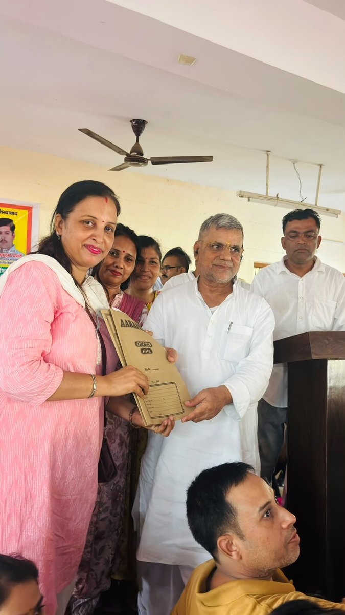 ashumishra_15's tweet photo. शिक्षकों के परम हितेसी माननीय @MLCDPSingh  महोदय आकांक्षी जनपदो में कार्यरत 10 वर्षो से अधिक समय से शिक्षकों के अंतर्जनपदीय स्थानांतरण हेतु माननीय मुख्यमंत्री जी को पत्र जारी करने व शिक्षकों की तरफ से अनुरोध करने की कृपा करें, हम सभी आपके सदैव आभारी रहेंगे #basicteachertransfer https://t.co/ighL2ie91f