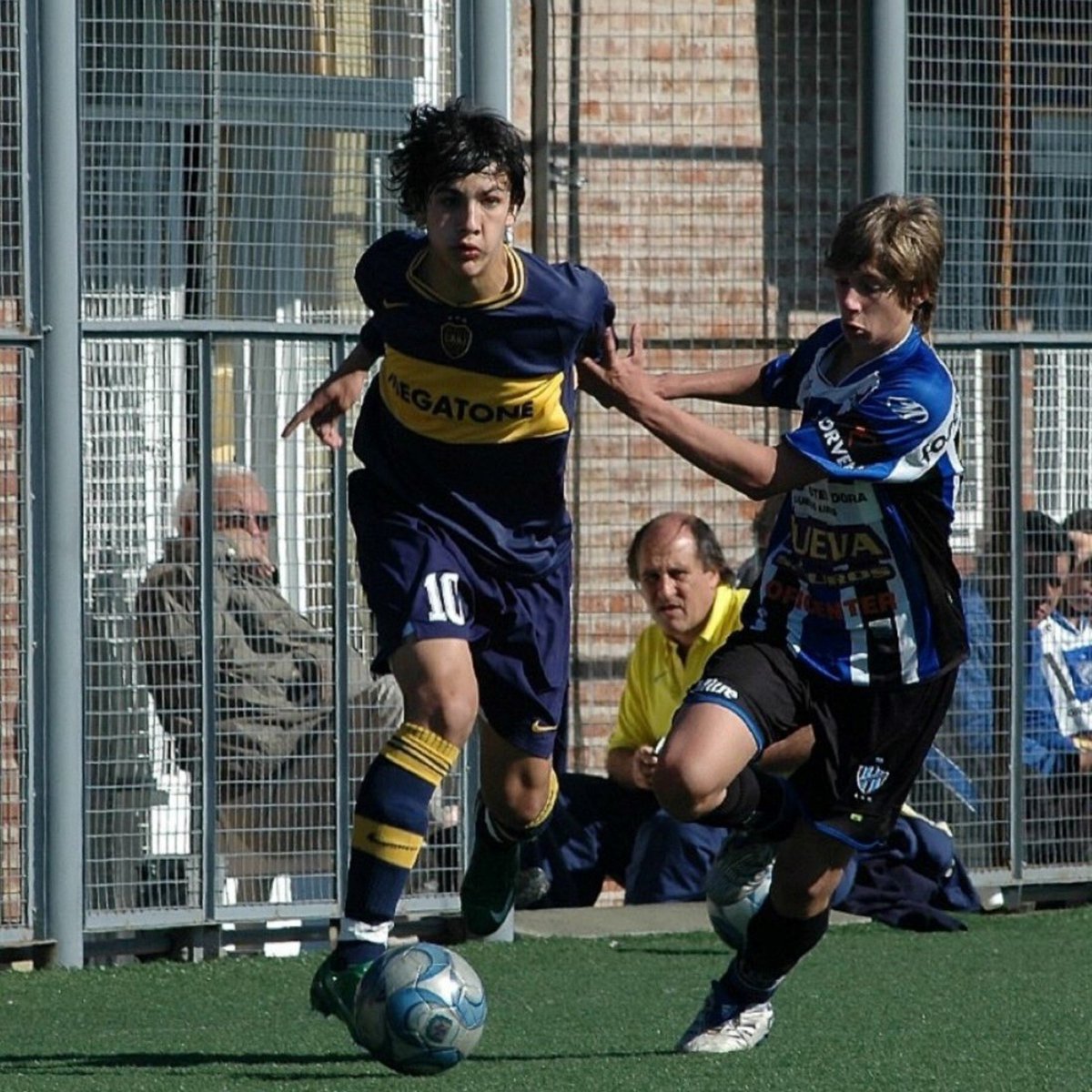 12_CABJ_12's tweet photo. Leandro en las inferiores de Boca https://t.co/AnAotQzIQl
