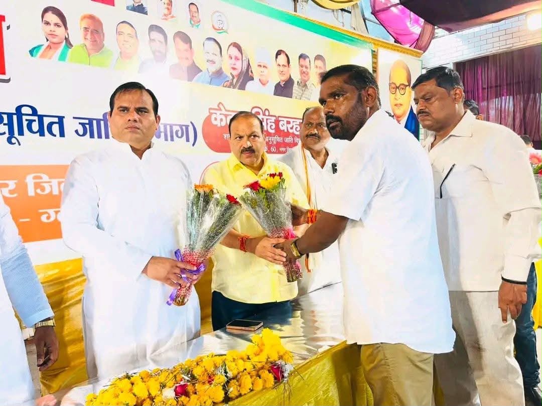INCMP's tweet photo. ग्वालियर शहर में अनुसूचित जाति कांग्रेस द्वारा कार्यकर्ता सम्मेलन आयोजित किया गया। सम्मेलन को मुख्य रूप से अनुसूचित जाति कांग्रेस के प्रदेश अध्यक्ष श्री प्रदीप अहिरवार जी, विधायक श्री सतीश सिकरवार जी, शहर जिला अध्यक्ष श्री सुरेन्द्र यादव जी, ग्रामीण अध्यक्ष श्री प्रभुदयाल जोहरे जी एवं श्री दीपक खरे जी ने संबोधित किया।

इस अवसर पर ग्वालियर शहर अनुसूचित जाति कांग्रेस के अध्यक्ष श्री केदार बरहादिया जी सहित बड़ी संख्या में कांग्रेसजन एवं कार्यकर्ता उपस्थित रहे।