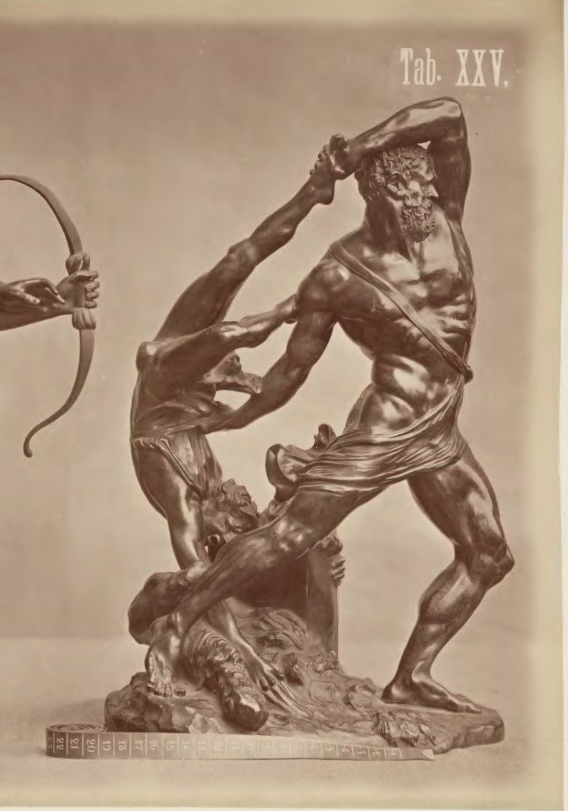 ajedrzak's tweet photo. W latach 1938-1939, tuż przed niemieckim atakiem i okupacją Polski, nasze muzea i galerie przeżyły najazd niemieckich "turystów", skrzętnie fotografujących zbiory i robiących szczegółowe notatki. 

Jednocześnie nakład opracowania Edwarda Chwalewika, opisującego prywatne kolekcje sztuki oraz biblioteki w wiejskich dworach i miejskich apartamentach, został wyczerpany, a tekst po cichu przetłumaczono na niemiecki.

Powyższe prawdopodobnie nie ma związku z faktem, że od czasów niemieckiego ataku i okupacji nie możemy się doliczyć ponad pół miliona dzieł sztuki i 70% cennych księgozbiorów.