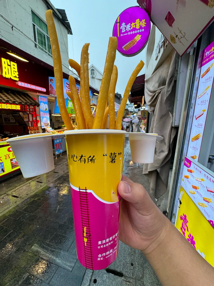 StyadiLukman's tweet photo. Just stole my boyfriend’s half-eaten fries while he’s distracted playing on his phone.  Win-win snack and perfect Sunday vibes. https://t.co/3ycw5fTN9S
