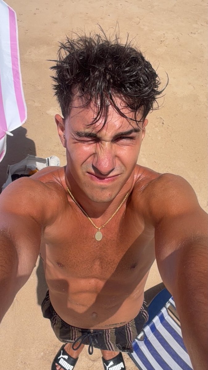 toledanohot's tweet photo. creo que me sobra el bañador🥵 https://t.co/9F7ccc5wzc