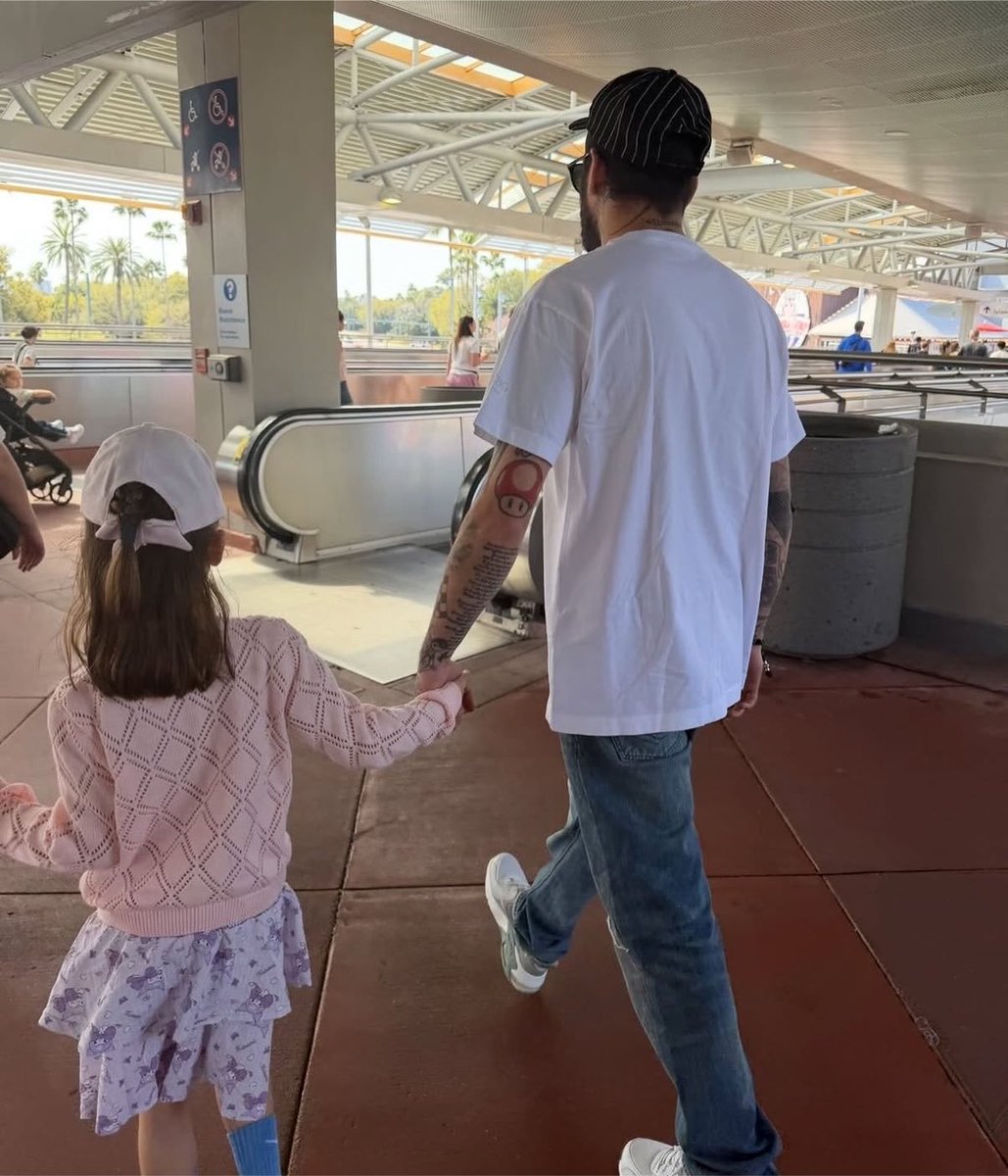 swimmingseaz's tweet photo. cutest genre of pics https://t.co/y6NYrlr3GU