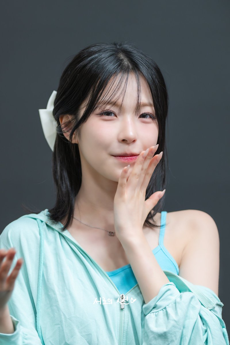 Eyes_line_9's tweet photo. 20260816 애플뮤직 팬사인회 🍑

#프로미스나인 #fromis_9
#백지헌 #BaekJiheon #Jiheon https://t.co/4hmT7KPX8f
