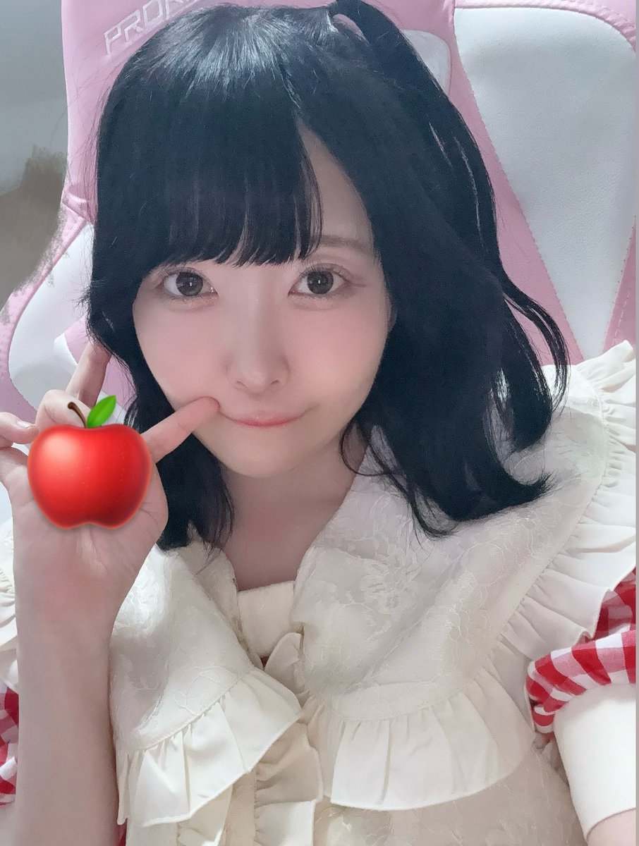 ritsu_yumemita's tweet photo. #バンドリTVLIVE 
ありがとうございました🍎
あられちゃん、ちはるん、おひなちゃんと出演させて頂きました！

りんごちゃんヘア🍎どうかな🍎
赤かったです！ https://t.co/OkwdPpiaKl