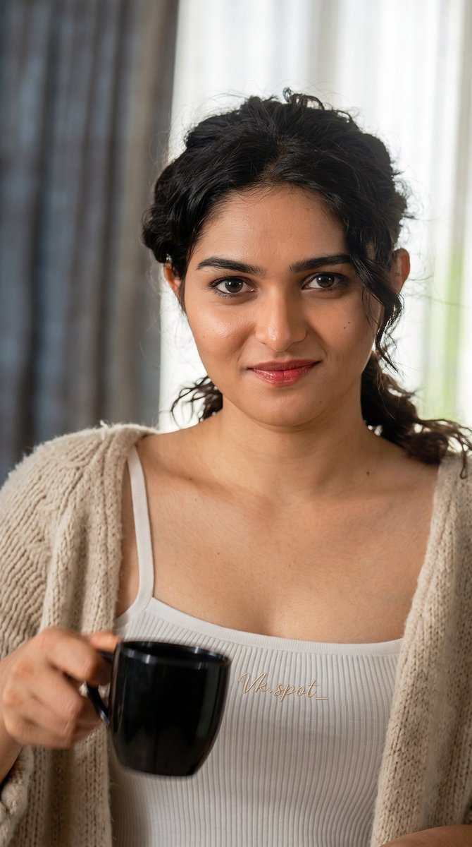 Ashokamax1989's tweet photo. She is ready to what you expected work out on bed 

#Kayadulohar https://t.co/eon2j7pl8P