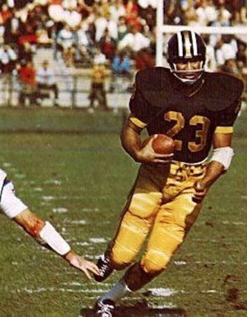 rngroty's tweet photo. @ESPN_BillC So close to perfection. I can't understand why Mizzou/Nike can't get the gold right, though.  Mizzou has never worn that color, have they? https://t.co/pi9IBiqAgK