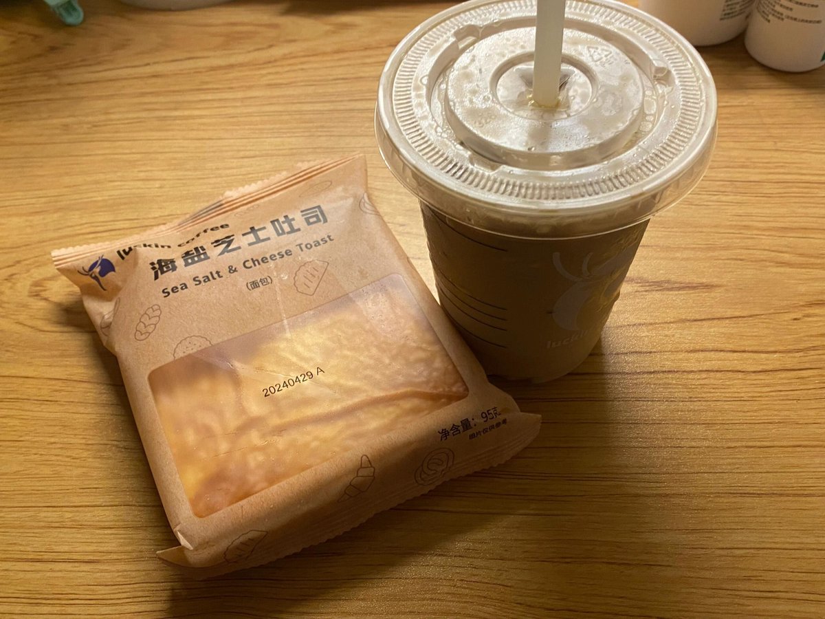 hellopix23's tweet photo. Just grabbed the warmest, cheesiest mushroom toast from the corner café on a rainy day—pure little comfort win!， https://t.co/iO3gIkThZ2
