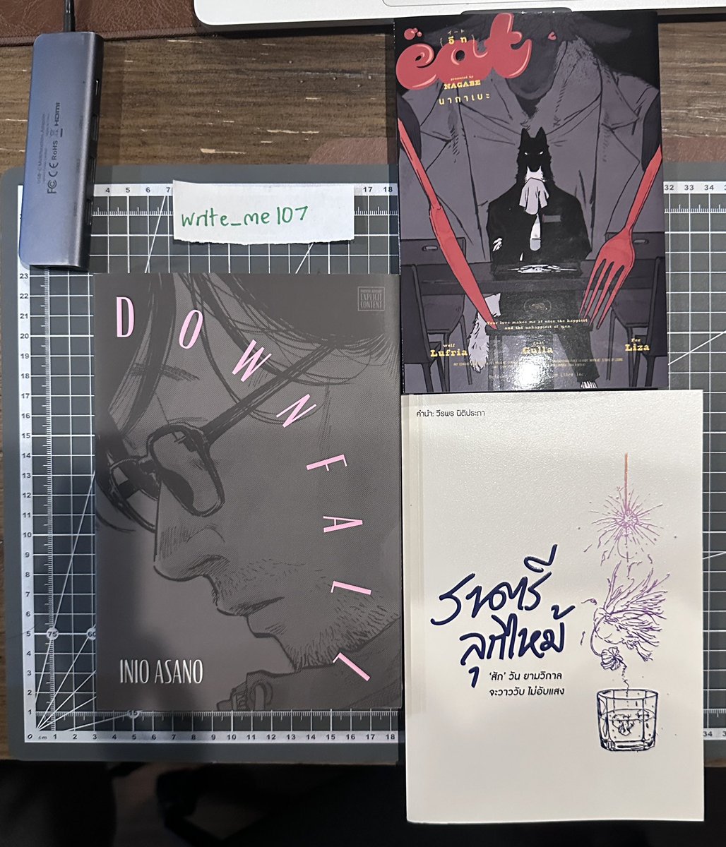 write_me107's tweet photo. ✨Downfall (สำหรับผู้อ่านอายุ 18 ปีขึ้นไป) ภาษาอังกฤษ
✨Eat (สำหรับผู้อ่านอายุ 18 ปีขึ้นไป) แปลไทย มีโปสการ์ดในเล่ม
✨ราตรีลุกไหม้

เล่มละ 200 บาท จัดส่ง 55 บาท หรือนัดรับแถวชิดลม-สยาม
สนใจเดมหรือเมนชั่นมาได้เลยคับ
#ตลาดนัดมังงะ https://t.co/oRCnIVZMiM