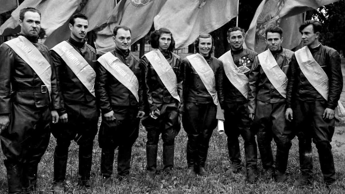 CosasdeRusia's tweet photo. Hace 75 años nació en la URSS la DOSAAF, la sociedad de apoyo al Ejército, la Aviación y la Flota https://t.co/GJI6j9V6eF #historia #aviacion #URSS https://t.co/b03xGDrIbH