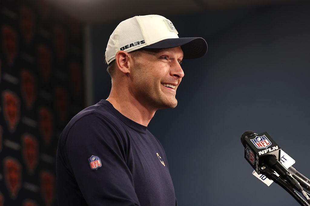 RahimiGrote's tweet photo. Would you like to see faster starts by the #Bears' offense?

Coach Ben Johnson does too!

@leilarahimi &amp; @mharrisonair listen and react to what Johnson told reporters this morning in Cincinnati. @thescorechicago 

🎧https://t.co/J4Uu27yJCv
💻https://t.co/OrZNq8DXOI https://t.co/5vr6IL92qD